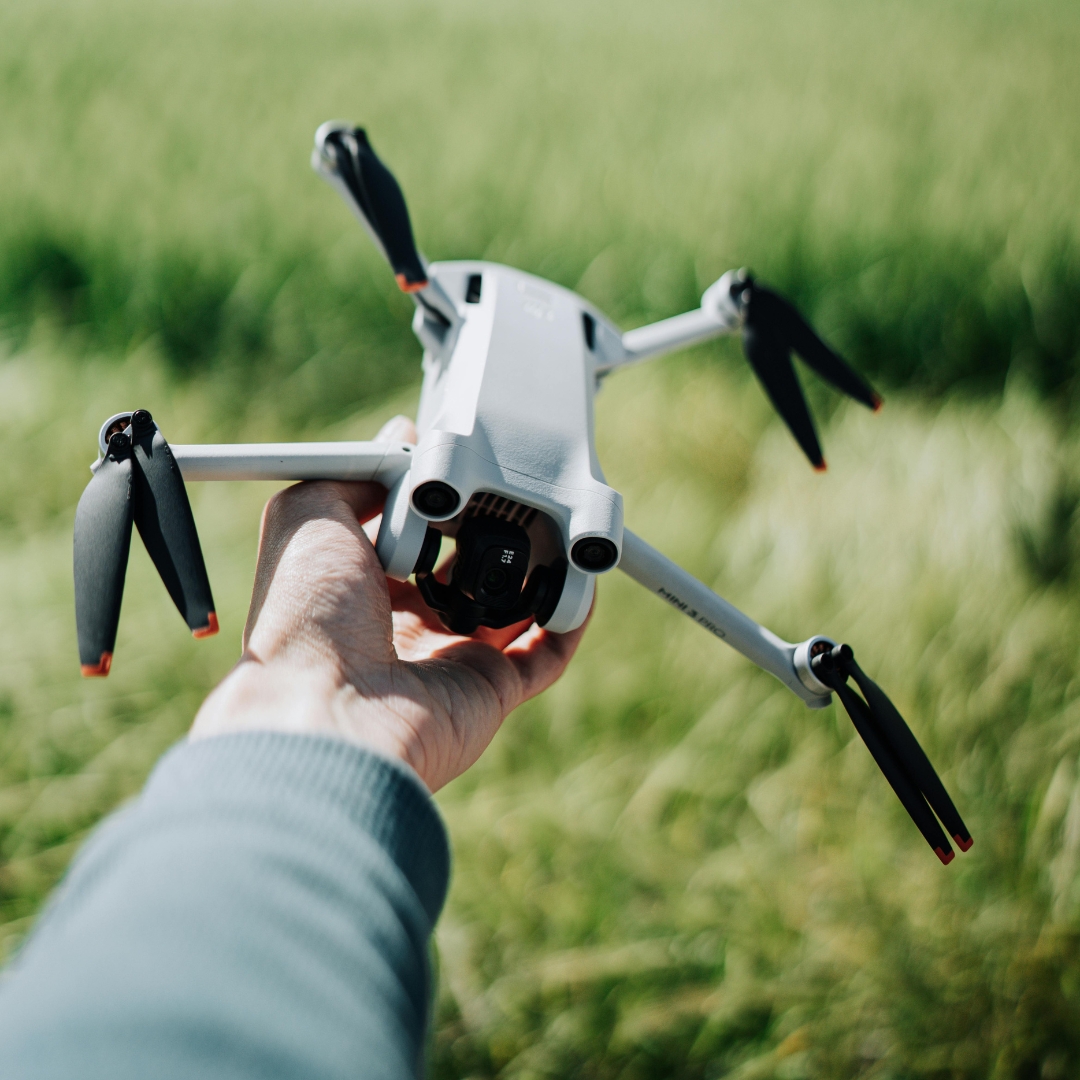 Czy można latać dronem po mieście?